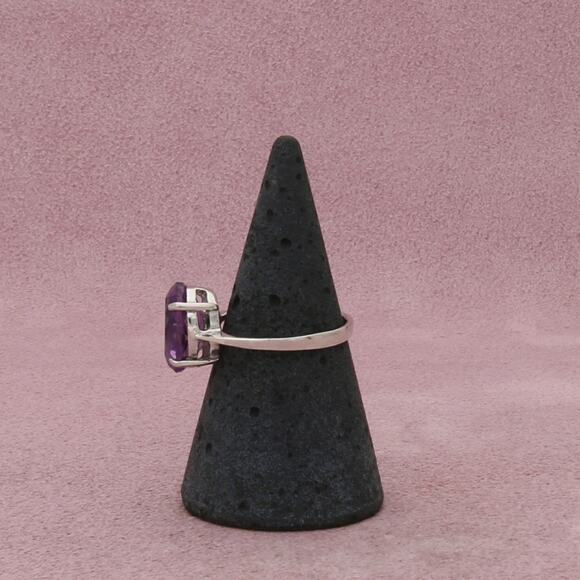 sterling silver oval-cut amethyst solitaire ring size 6.5 - Picture 2 of 3